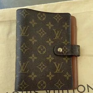 Authentic Louis Vuitton Monogram Agenda MM